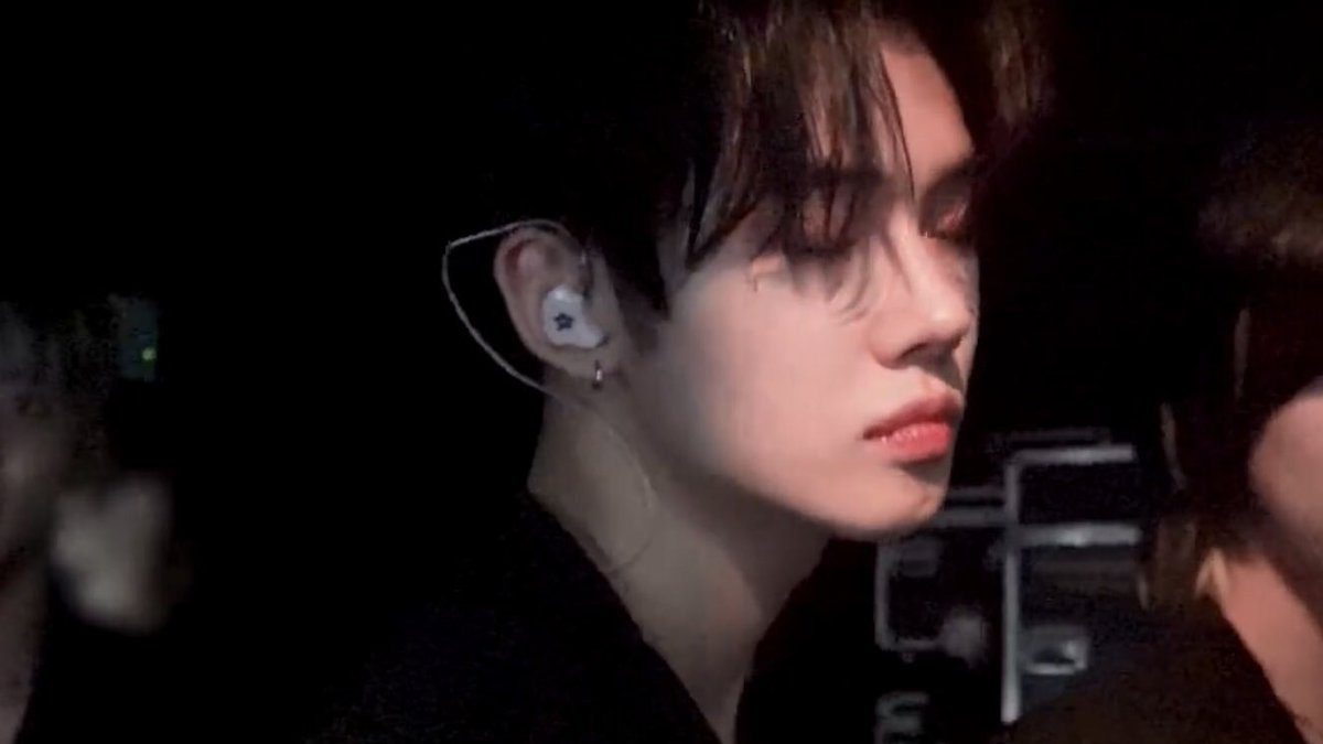 이렇게 잘생겨도 되는거야????
저화질 뚫고 들어오는 얼굴 좀 봐