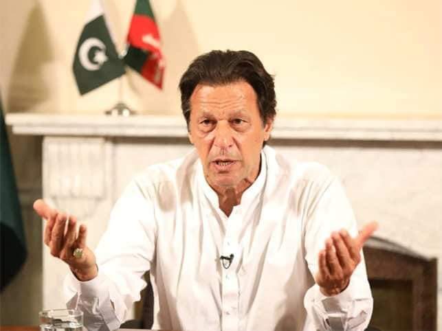 AbbyGhafoor's tweet photo. کپ والے تقریر نا کرنا 
میں اب سننا نہیں چاہتا 

تونے جو تبدیل کیا ہے 
میں گالی بکنا نہیں چاہتا

کتنوں کو بدنام کیا اور اپنی سیاست چمکائی 
تیری اس بدنام سیاست میں لب گندے کرنا نہیں چاہتا

وہاب جسکانی
#ڈوب_مرو_عمران_خان  #PetrolPrice https://t.co/AaPcpLSve0