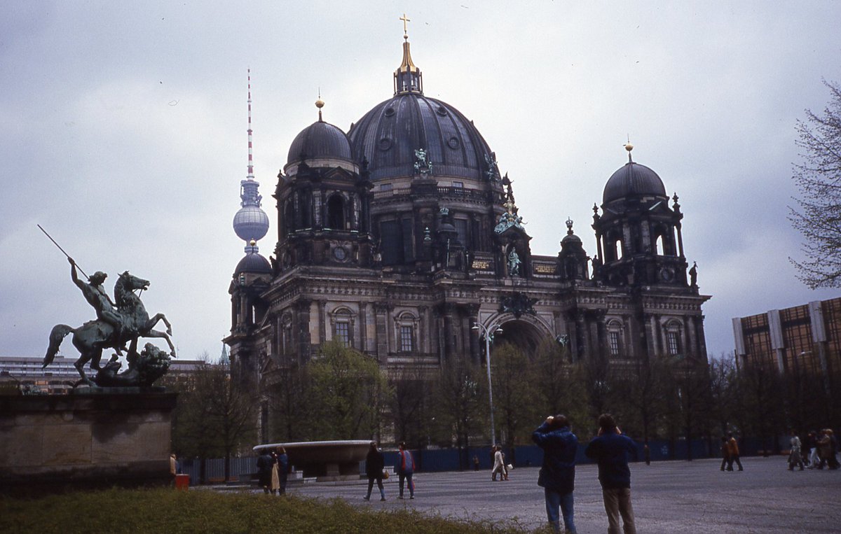 Berliner Dom, Palast der Republik und Fernsehturm, Ost-Berlin, Fruehling 1985