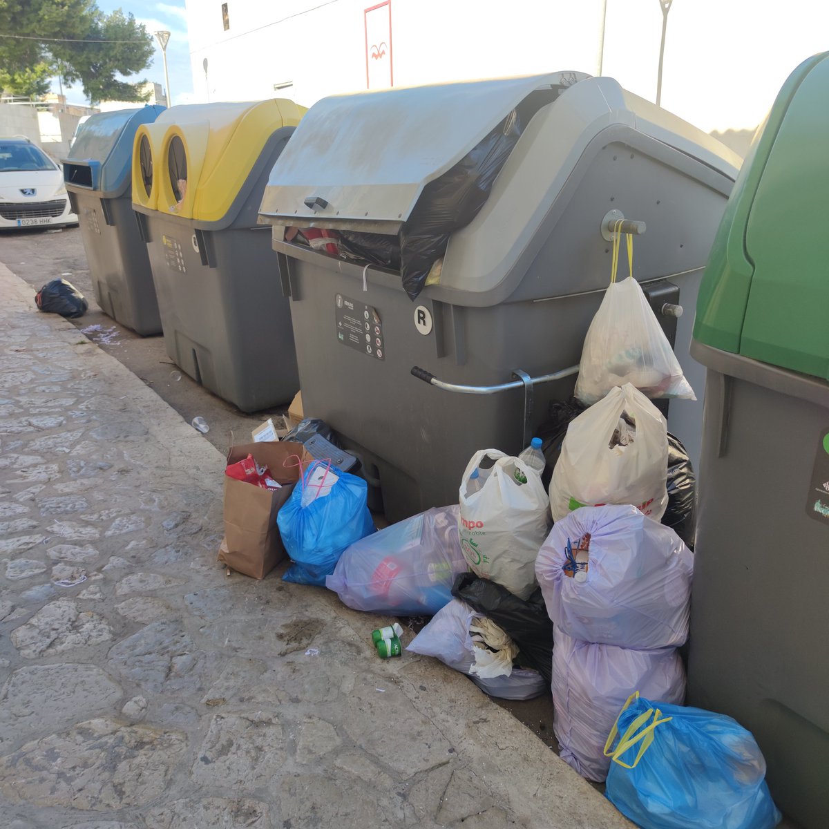 elefenor's tweet photo. Detalles de Crist Rei que te dejan en frente de casa @incaciutat @Virgilio_Moreno #germanies127 #laCiutatQueTuVols @SocialistesInca https://t.co/q8VNjyrUrP