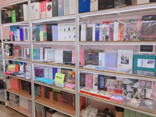 milleeunje's tweet image. GIVEAWAY 280.000 IDR / 20$ / ₱1000 / ALBUM SEALED OF YOUR CHOICE / ALBUM NCT 'FAVORITE' 💚
Worldwide, all fandom can join

- Follow me and @iamJAX_
- Retweet
- Reply mau album apa / cash

End? 7 days