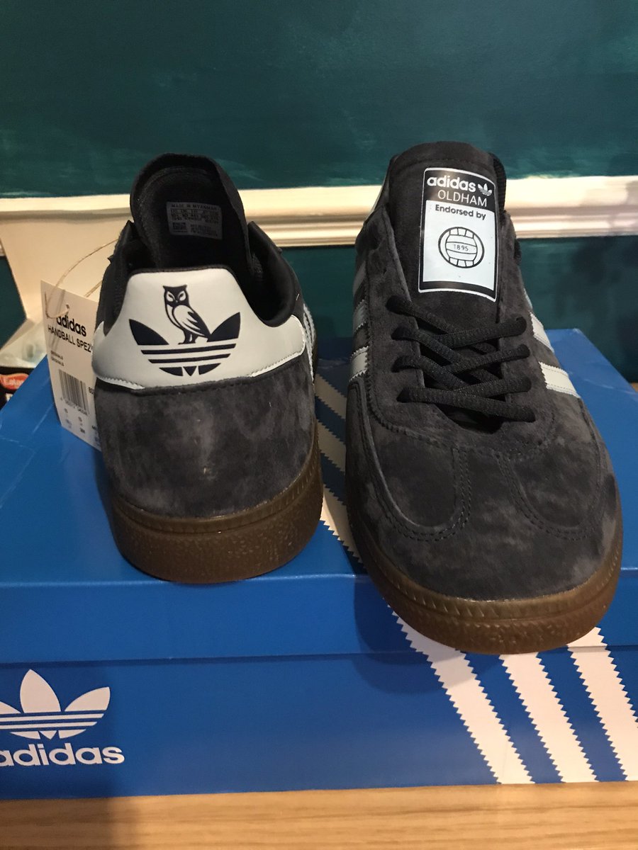 Massive thank you to <a href="/HaloSole/">Halo.Sole</a> for my custom made Adidas Oldham trainers. I’m made up with them. Great communication &amp; customer service. I would highly recommend them #oafc #adidasoriginals