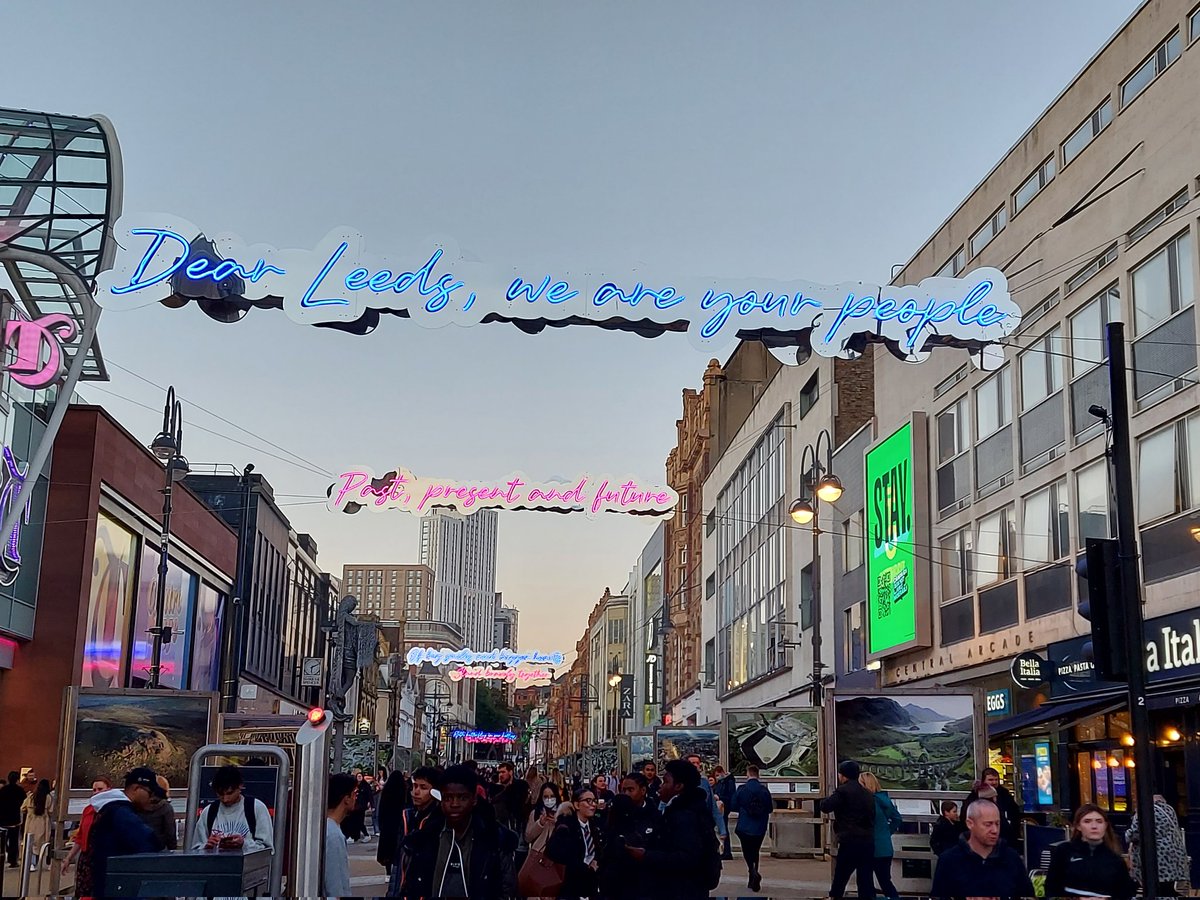 EmilyHands97's tweet photo. Enjoyed @LightNightLeeds last night! 💡

#leeds #LightNightLeeds https://t.co/0y3sNpmiq6