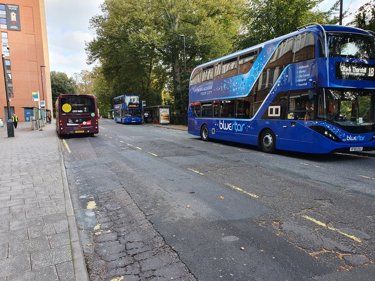 JMoultonSoton's tweet image. Vincent's Walk. One of the extra roads being resurfaced as part of our new £22M roads programme and part of our Bus Services Improvement Plan. A key bus route. 🚍👷‍♂️👷‍♀️ #GetSouthamptonMoving #BusBackBetter