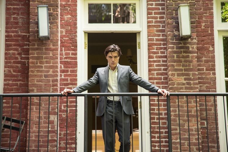 Wittrock_Peters's tweet photo. Finn Wittrock in rom-com “Write When You Get Work” 🎬✨

The second one is a cool shot of Finn in the jacket he wore in the movie!

@FinnWittrock #WriteWhenYouGetWork @stacycochran99 https://t.co/9cL37SZO0x
