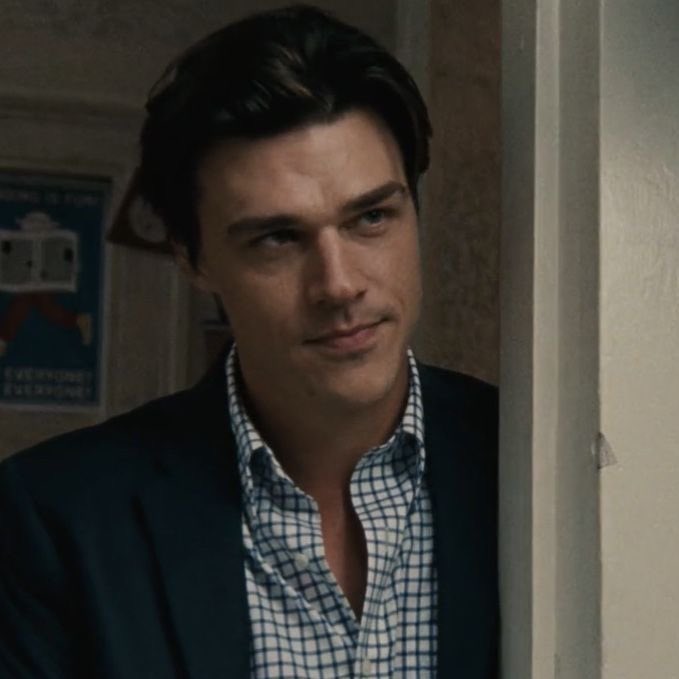 Wittrock_Peters's tweet photo. Finn Wittrock in rom-com “Write When You Get Work” 🎬✨

The second one is a cool shot of Finn in the jacket he wore in the movie!

@FinnWittrock #WriteWhenYouGetWork @stacycochran99 https://t.co/9cL37SZO0x