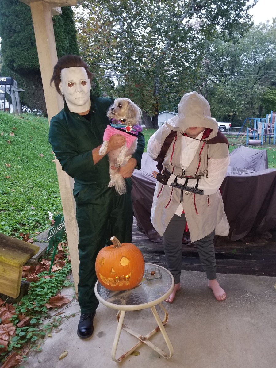 Kevin122675's tweet photo. Happy Halloween! https://t.co/rbrxVuEUym