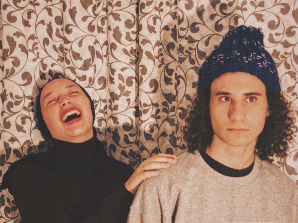 A respectful and loving Halloween homage to Big Edie, Little Edie and Jerry. <a href="/alexisrosinsky/">Alexis Rosinsky 🇺🇦🌍🌎🌏</a> @sofiarosinsky <a href="/elixirhere/">Elixir</a> #greygardens