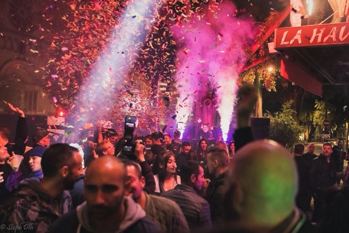 antoine_saroul's tweet photo. Show Effect by @LuorasP at @BarLeVictorHugo at 24th Birthday 
#showeffect #confettis #dj #Geysers #Sparkular @magicfxbv #event #night https://t.co/8CsepLYf8s