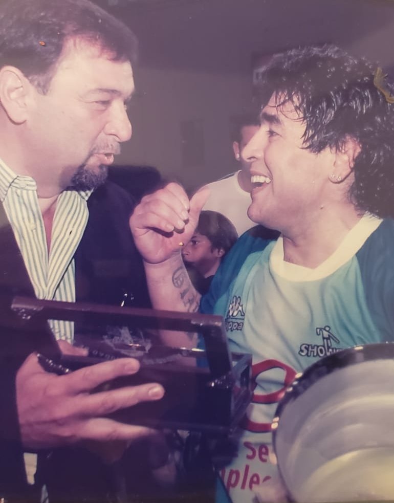 ¡Feliz cumpleaños, Diego de todos!🥂🎂
Primer cumpleaños de #DiegoEterno sin él.
Pero está. Y seguirá estando. Su huella fue demasiado profunda, porque nos dio incontables alegrías y amó a esta tierra y su gente con la más intensa pasión.🇦🇷⚽
Un abrazo a tu alma, desde el alma.🤗