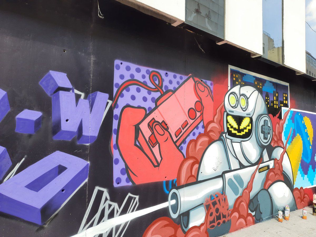 Today in <a href="/CCDJALISCO/">CiudadCreativaDigital</a>  we had this awesome street art! 😱👌 have you seen it!? 🐝 #beehivegraffiti