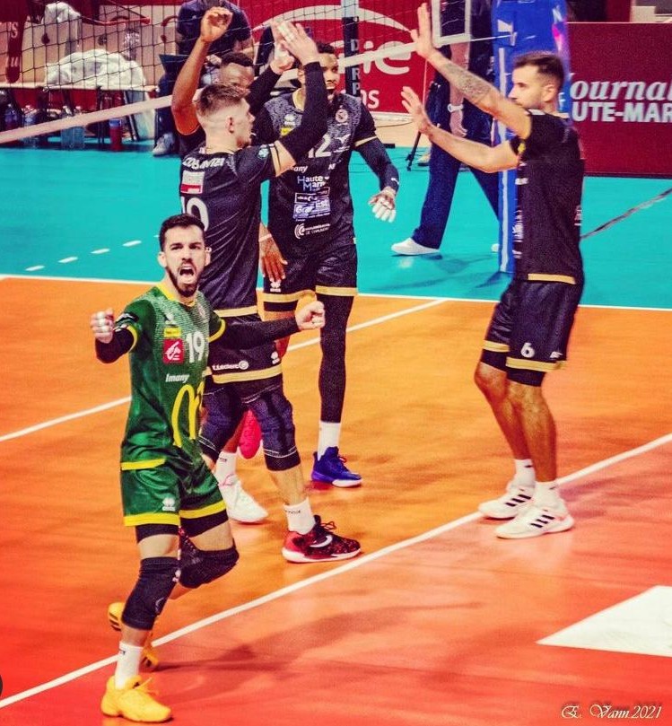 #Voley Liga de Francia
Ganó el <a href="/CVB52HM/">CHAUMONT VOLLEY BALL 52</a> de <a href="/francomassimino/">Franco Massimino #19</a> 3-2 a  <a href="/MHSCVolley/">MHSC-VB</a> de <a href="/palaceteeze/">Ezequiel palacios</a> <a href="/NicolassLazo/">Nico lazo</a> y A.González
 (25/21 21/25 20/25 25/21 y 15/13)
Massimino (líbero) en Chaumont que suma 11ptos .
Montpellier tiene 9 ptos. Palacios 16ptos. Lazo 1 Alexis González (líbero)