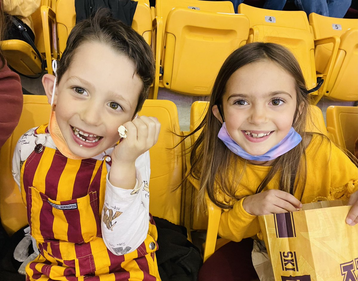Gooooo Gophers! #prideonice #snackbreak