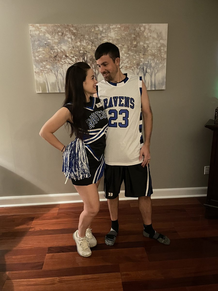 cassiee623's tweet photo. @SophiaBush I finally was able to live my dream at 34 to be #Bdavis!! https://t.co/B2u0YXUXoK