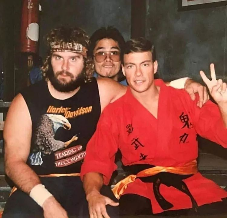 KFMovieGuide's tweet photo. #BehindTheScenes: Filming #Bloodsport (1988) in Hong Kong, featuring @JCVD, #BoloYeung, #DonaldGibb, #PauloTocha, #KennethSiu, #DavidHo and more.

Review 👉 https://t.co/NB4vlWfsgR https://t.co/2KdhFucbB6