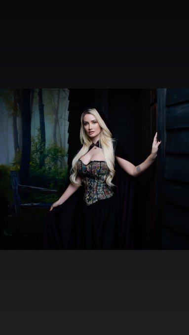 Happy Halloween weekend ✨✨ https://t.co/0oTKp6q5A9<a href="/tag/lethallyblonde"class="tags"><span>#lethallyblonde</span></a>