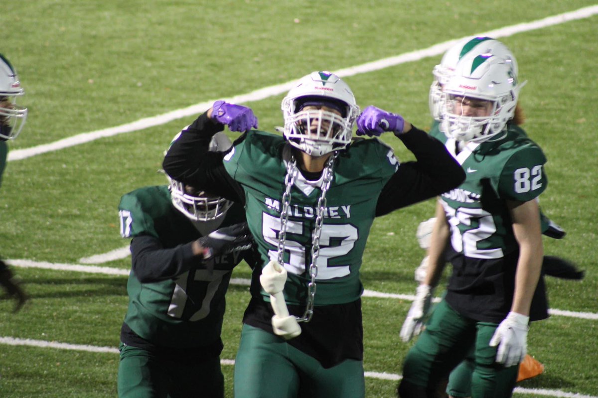 CoachLynch62's tweet image. Big Mike playing DE on our all senior defense got the Dog Bone for recovering fumble!!! @MaloneyFootball @MaloneySpartans @MHS_SpartanFB 
#CRAZEDDOGS(DL) #cthsfb