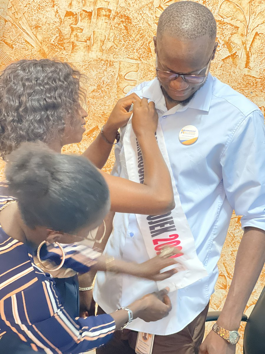 hamidousif's tweet photo. Grand merci 🙏 à la jeunesse de Kankan particulièrement au Forum des Jeunes de Kankan pour cette marque de confiance en me choisissant comme ambassadeur de la 2ème édition du #FOJEK prévu au mois de Décembre 2021.

#FOJEK
#JeuneLeader
#AJLUDD 
Hamidousif Multi Services
#Kankan https://t.co/bkutDWohSJ