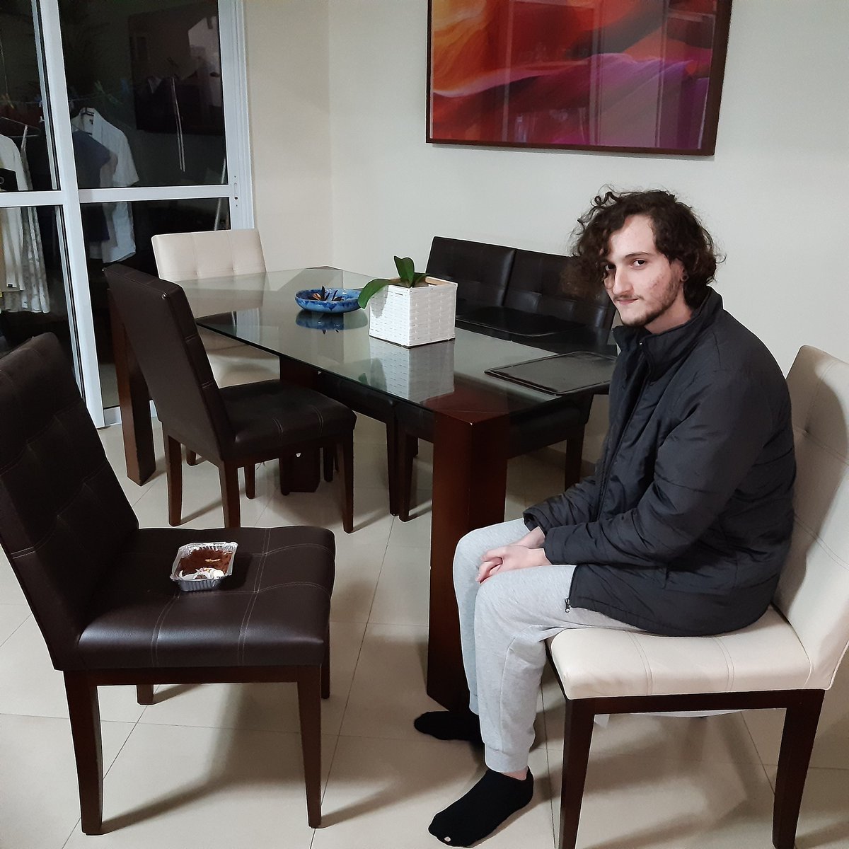Erom_DN's tweet photo. Quarto ano seguido e sigo fazendo a mesma escolha. Poucos se vêm na mesma situação, forçado a participar de um dilema, com consequências irreparáveis. Ainda assim, mesmo com o tempo de reflexão que 4 anos me proporcionaram, continuo comendo o bolo.
Anos virão e nada mudará. https://t.co/6TIRo3rhws