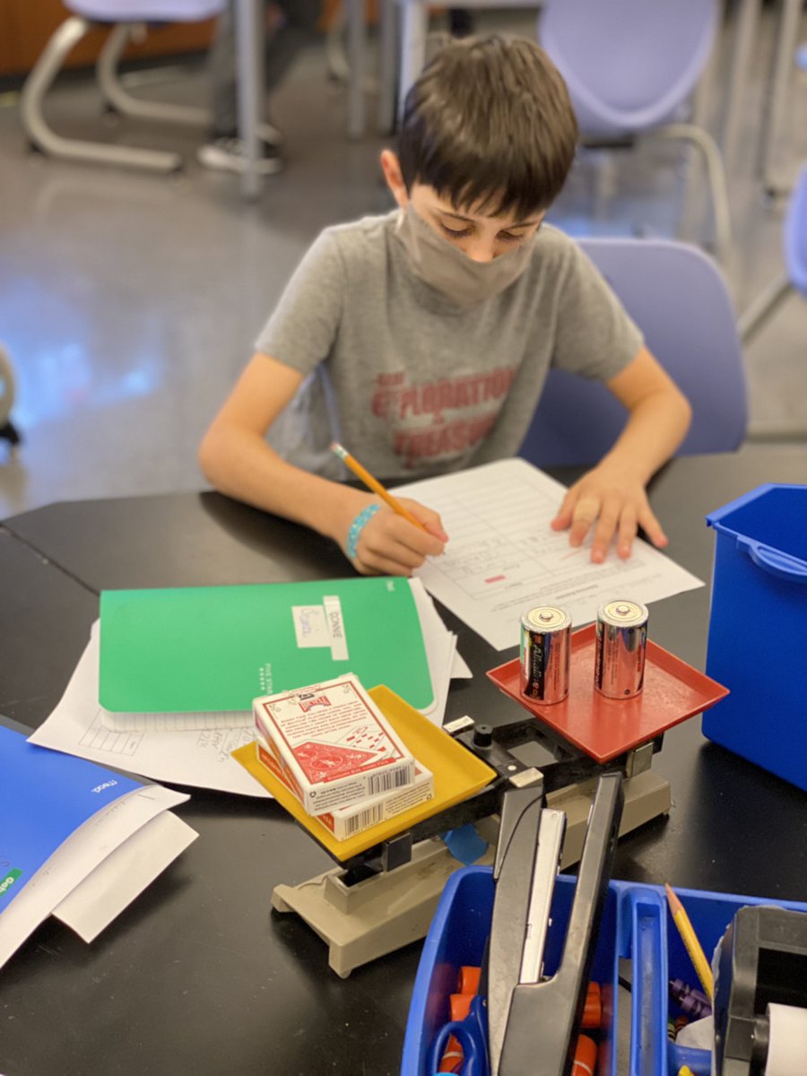 LohitsaScience's tweet photo. This week, 3rd grade scientists had a chance to use balances to determine the weight of various objects. We will be using this tool in next weeks lab! Get excited 😊 #uclskids #lskids #LohitsaScience @uchicagolab @UCLSPrincipal https://t.co/AEWSrD8o1o