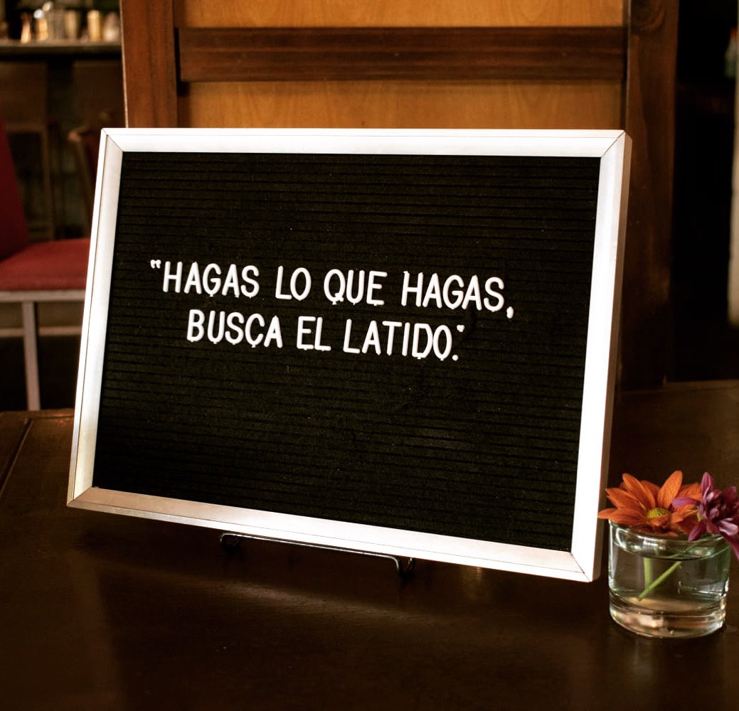 DoppelBar's tweet photo. “Hagas lo que hagas busca el latido.” Elvira Sastre
•
… por eso siempre el Doppel! Vení a pasarla extraordinario! 🍸❤️
•
#ElPoderDeDoppel
#NadaComoDoppel
•
#BeberExtraordinario
#DondeSiNo
#SoloEnDoppel
•
#BarBarDoppel
#LSV #LaSedVerdadera
•
#DoppelTeam #IsDoppelTime https://t.co/G8s0r8UWrc