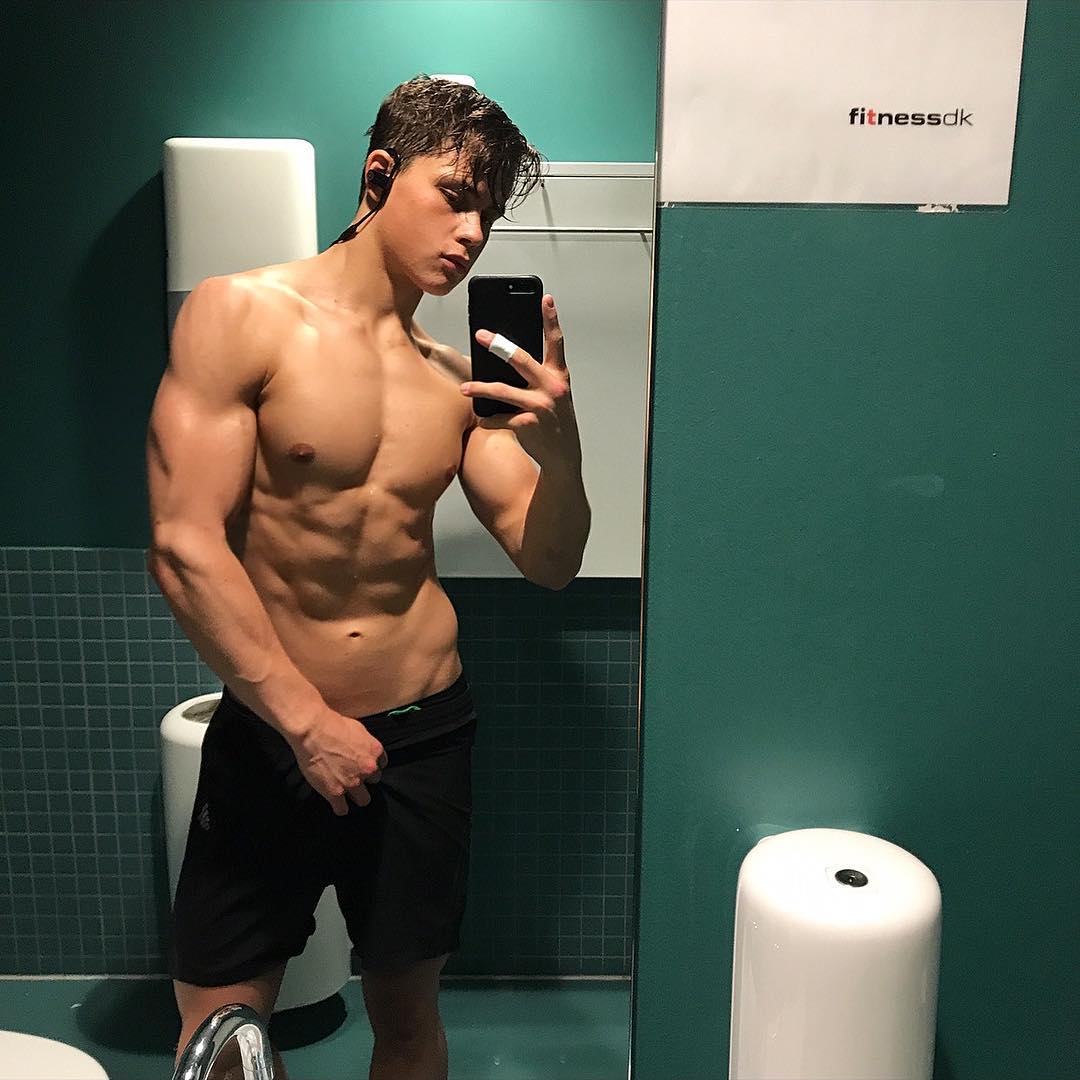 BicepJim's tweet photo. #sixpack #lgbt #men #pride #gayhot #gaypride #queer #gaymen #gayguy  #fitness #gayman #BOYSANDMEN #gay https://t.co/8rePGZDRQm