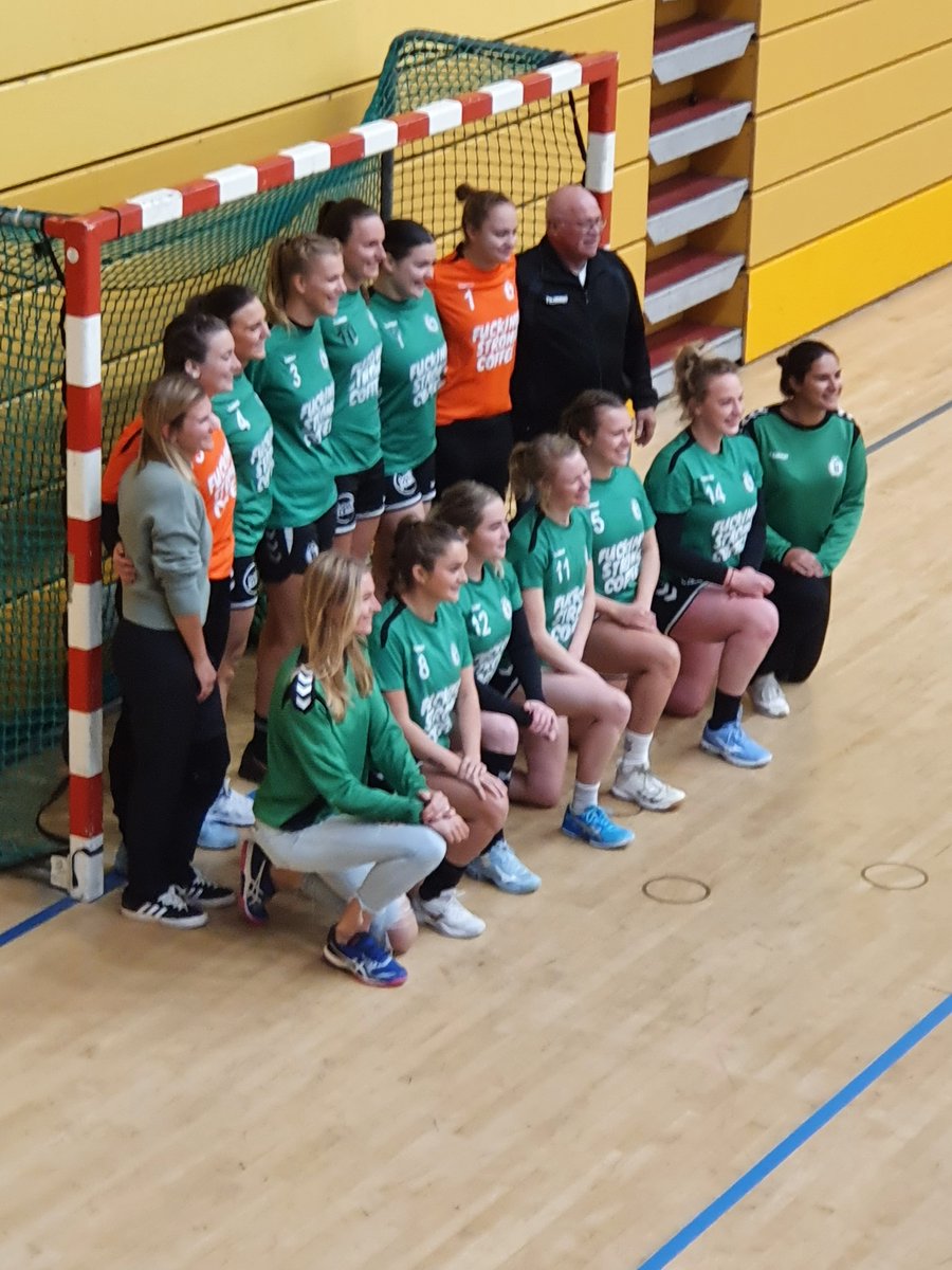 5 US teams zaterdag in actie en ze winnen alle 5.
S1 versloeg Havas met 30-20, rust 13-12.
De mooiste zege (26/19) was die van D2 tegen concurrent Fidelitas. Zie foto van D2.