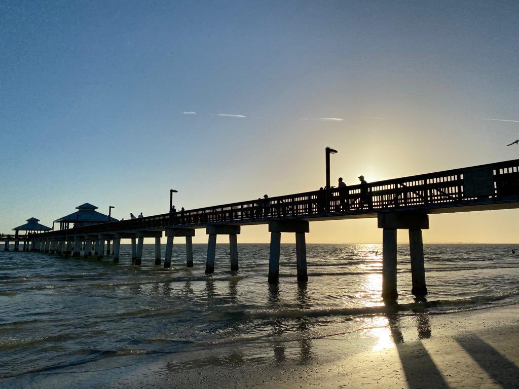 FastSaleHome's tweet photo. Fabulous sunset Forth Myers beach https://t.co/6e5oR2ZlgV