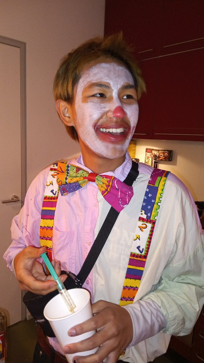 rosabrosarosa's tweet photo. Wolfgang, caught whitefacing at a Party. This is unacceptable. I feel discriminated. #cancelwolfgang #whitefacing #wtf https://t.co/uD0bEJNx8V