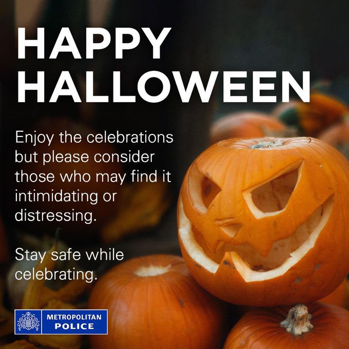 MPSBellingham's tweet photo. Happy Halloween #Bellingham!!!
Busy night on patrols with our Sydenham colleagues
✅ 6 stop and searches
✅ 1 x Dispersal Notice issued
✅ Groups moved on following a Section 35 dispersal order in the Bell Green area
#KeepBellinghamsafe https://t.co/NBaJH8FTHk