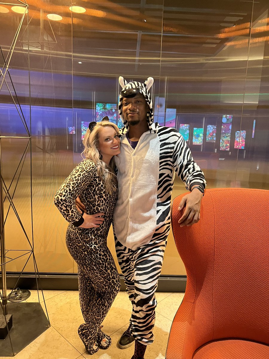 Ceriselily's tweet photo. We understood the assignment 🐆🦓 #junglefever #halloween2021 https://t.co/mP9OmWcUEI