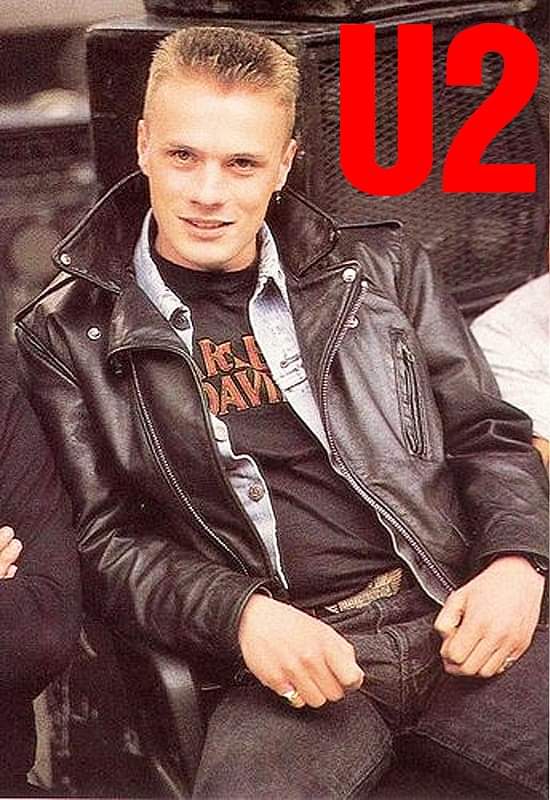 Happy birthday LARRY MULLEN JR.
(October 31, 1963) 