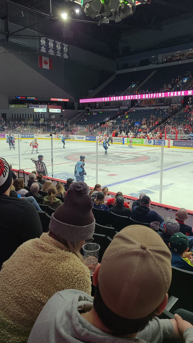 LLL_L3's tweet photo. Let's go Griffins! #grg #gogrg https://t.co/jnpAoXatY2