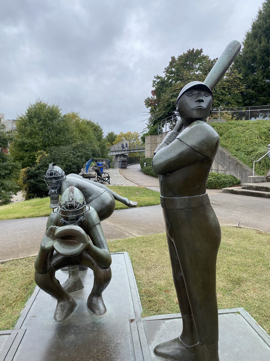 MASlipka's tweet photo. The Hunter Art Museum of American Art in Chattanooga was an unexpected surprise; the Architectural styles of the three buildings were icing on the cake, combined with the outdoor sculptures. MA the #museumgeek was thrilled with the visit! @HunterMuseum https://t.co/DUWRvxVTkj
