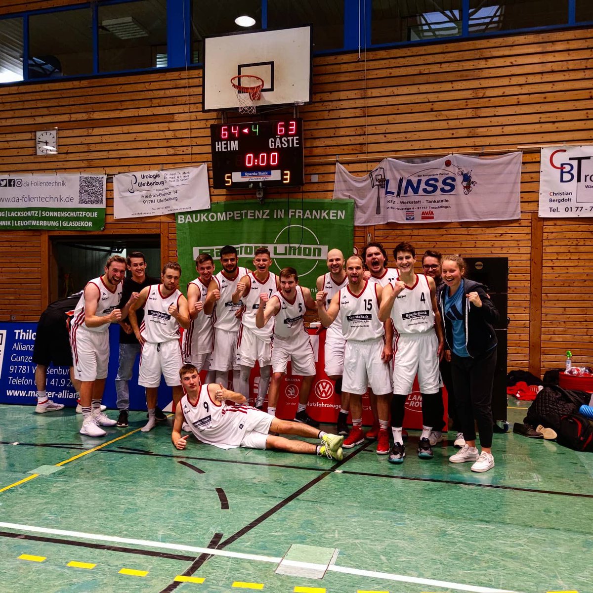 VfL Treuchtlingen (@vflbaskets) on Twitter photo Mit 106:77 gewinnt unsere H1 gegen Rosenheim und bleibt weiterhin ungeschlagen. Auch unsere H2 war erfolgreich unterwegs und schlägt Burggrafenhof mit 64:63
#WirbleibenunsTreu Mit 106:77 gewinnt unsere H1 gegen Rosenheim und bleibt weiterhin ungeschlagen. Auch unsere H2 war erfolgreich unterwegs und schlägt Burggrafenhof mit 64:63
#WirbleibenunsTreu