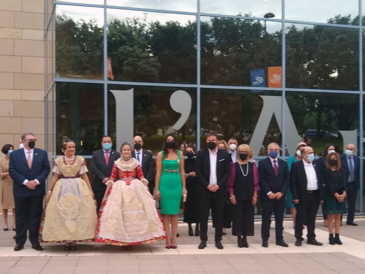 CsTorrent's tweet photo. Els nostres regidors Raúl Claramonte @rclarval i Toni Nebot @Neboty2N han participat esta vesprada en l'acte d'exaltació de la Fallera Major de Torrent, la senyoreta Sara Garrigues, que ha tingut lloc en l'Auditori de Torrent #Falles #FallesTorrent https://t.co/LaCeF3zWLV
