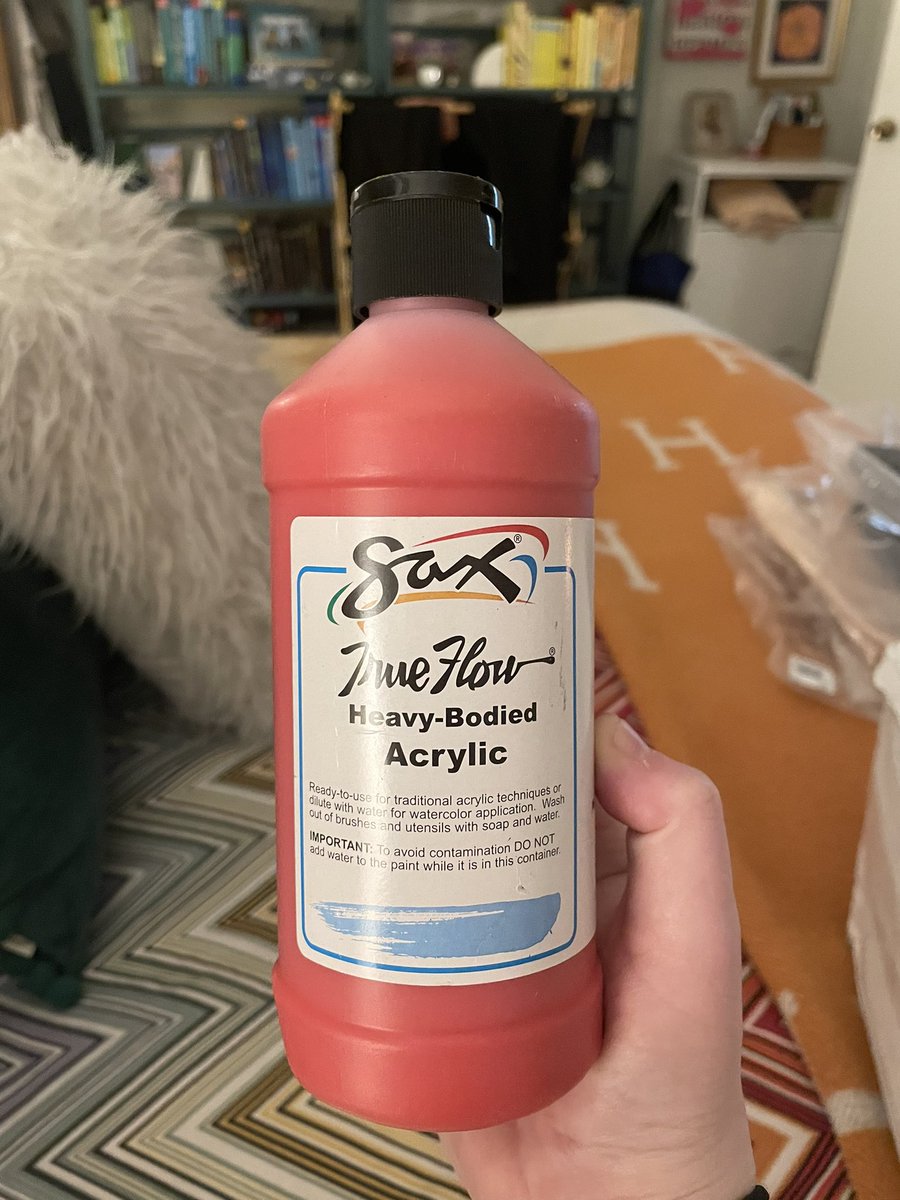erh244's tweet photo. So great that @SPANX employees got $$ and plane tickets. Less great? The order I received. It was completely mangled when it arrived, has only half my items, and THERE IS A BOTTLE OF RED PAINT. Reached out to CS and was “escalated” aka chat ended and no one emailed me yet. #Angry https://t.co/TUQBhGJbRM
