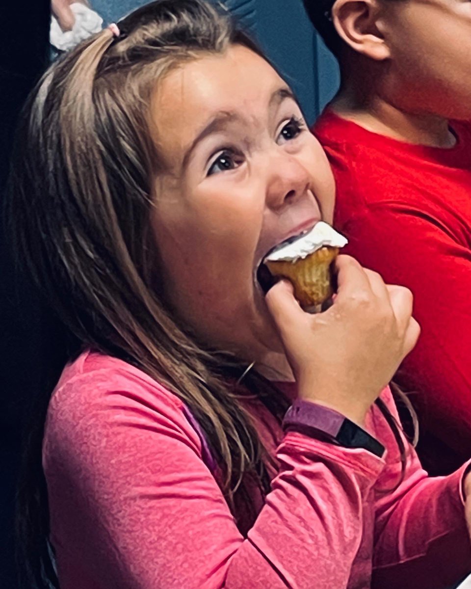 SaraMarkouc's tweet photo. Cece’s first kindergarten birthday party. ❤️🎉 

#markoucpartyof10 #SweetC #cupcakesarelife https://t.co/Cvf3VXmXct