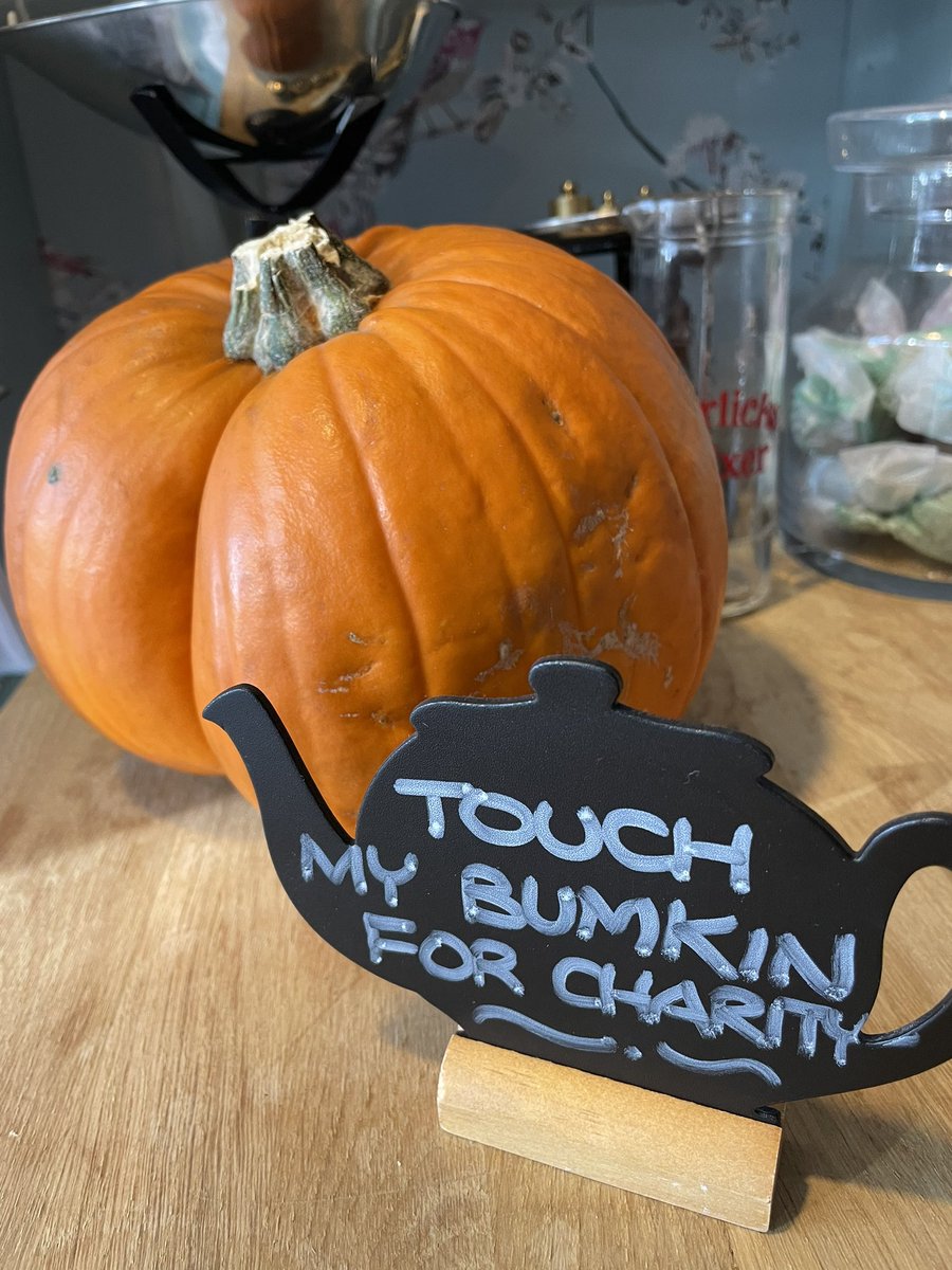 DesDavis2's tweet photo. π Touch my BumKinβ¦Iβm just a cheeky boy!! ππ€£ π#touchmybumkin Raising a few quid for UK Sepsis Trust. π #pumpkin #bumkin #sepsis #charity https://t.co/wh0blY68NY