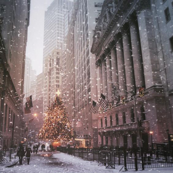 boohoo's tweet photo. New York at Christmas 🥺🎄 https://t.co/Y7bXhBVH0X