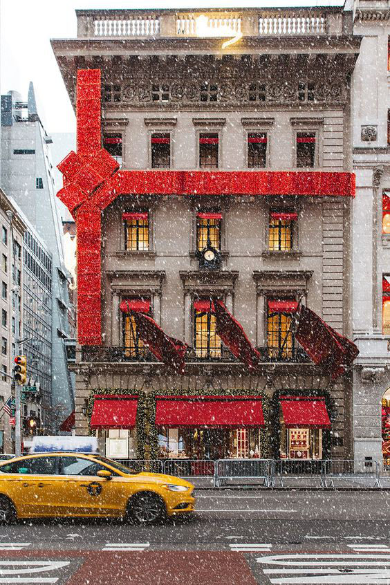 boohoo's tweet photo. New York at Christmas 🥺🎄 https://t.co/Y7bXhBVH0X