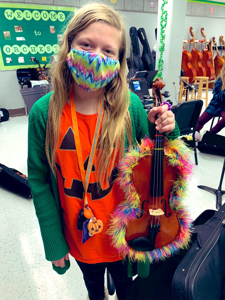 Who says instruments can’t celebrate Halloween, too?! We love our orchestra tradition of dressing up our instruments and playing “spooky sounds”! 👻🎻 #isdstrong #bridgerbold #orchestra #happyhalloween