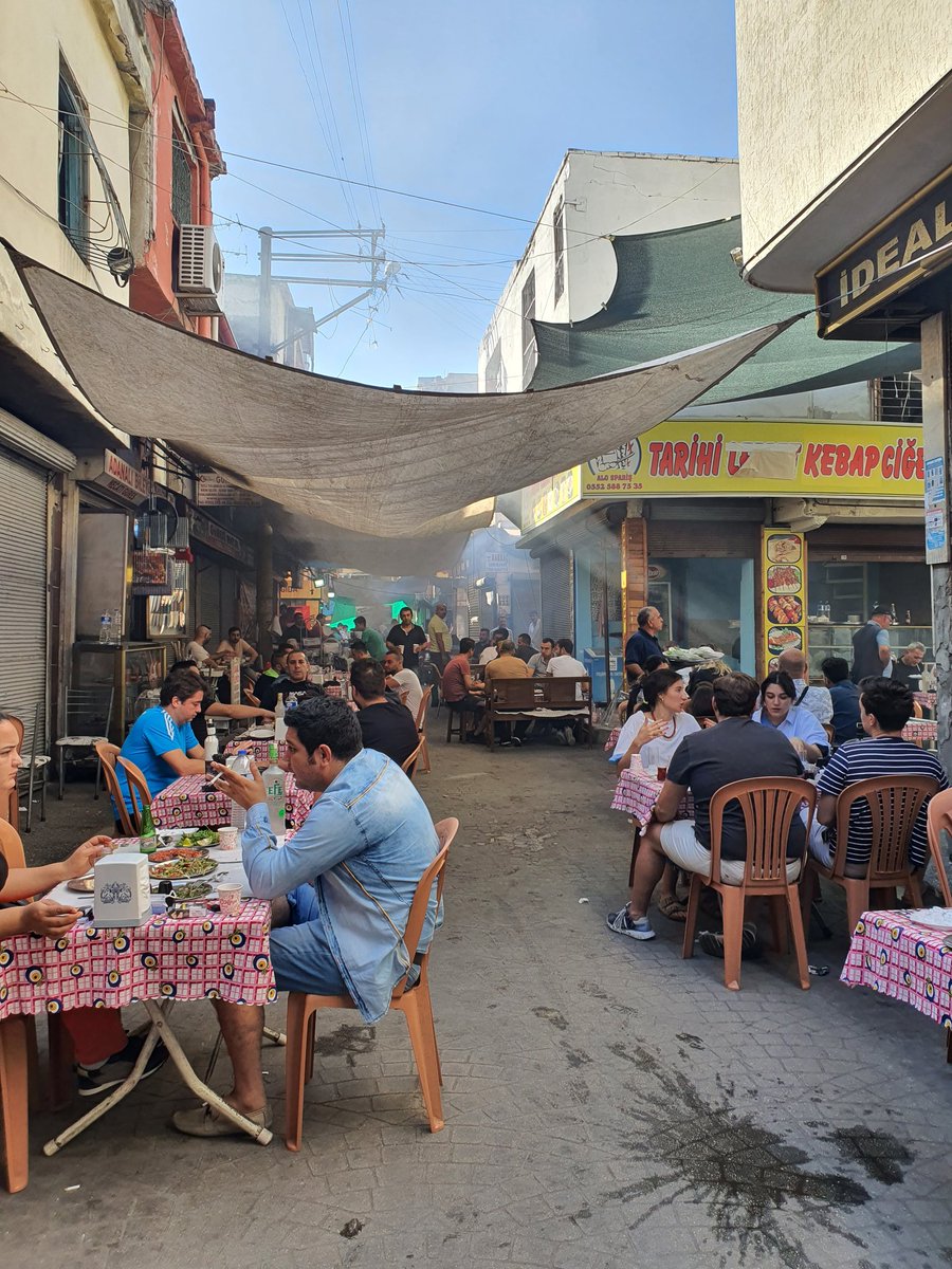 losadanas's tweet photo. Adana’da Sevgiliyle Yapılacaklar Listesi;

1- Beraber Büyük Saat’te ciğere git.
2- Beraber Menderes'te yürü.
3- Beraber Çukurova Üniversitesi'nden baraj gölünü seyret. https://t.co/XBkR6ZBbUM