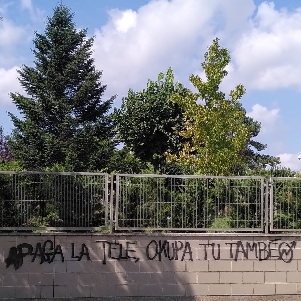 "APAGA LA TELE, OKUPA TU TAMBÉ" Vic 2021. #guixadesvigatanes #vic #osona