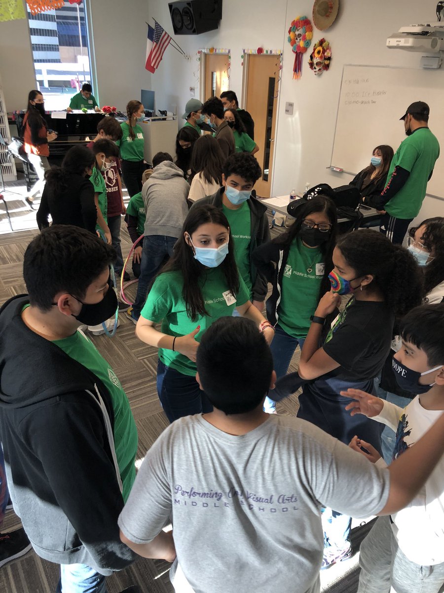 naomi_mad8's tweet photo. @HSPVA Instrumental Middle School Workshops! Fun day! @MHspva Nuevo Jalisco students working hard for their middle school students. #Will #Mariachi #RaisingMusicians #MusicIsOurSport 🎼🎺 https://t.co/9nE4ODOoaC