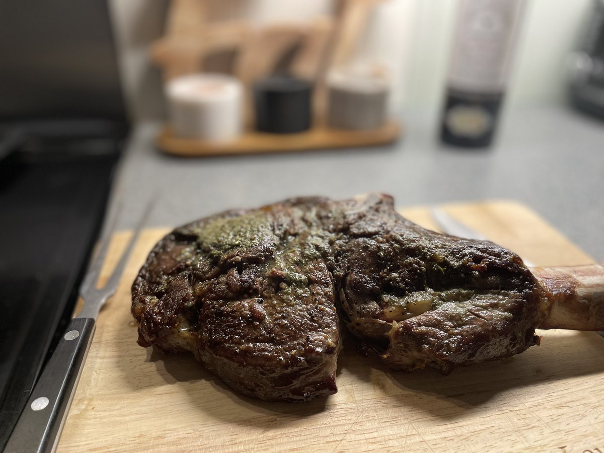 kjverity's tweet photo. Tender on the bone Ribeye cowboy steak rested with @sublimebutter bearnaise butter and served with crispy fries and onion rings and petit pois. Perfect steak night. #steak #bearnaise #ribeye #steakandchips #foodporn #weekend #foodpic #pickoftheday #mediumrare https://t.co/Gw4BOMOIlC