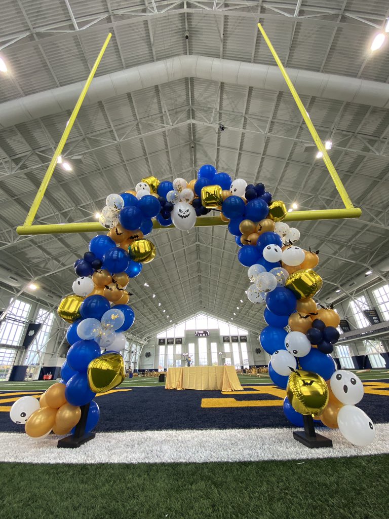 reillyfangman's tweet image. Halloween weekend game…
but make it classy 👻🎃☘️
#GoIrish