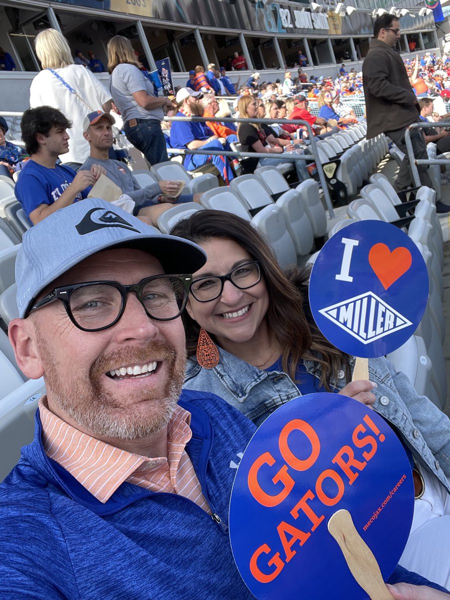 mboliver's tweet photo. This is what love looks like. She wore orange and blue :-) #gogators ⁦@Helga1252⁩ https://t.co/5oh0hBCTbp