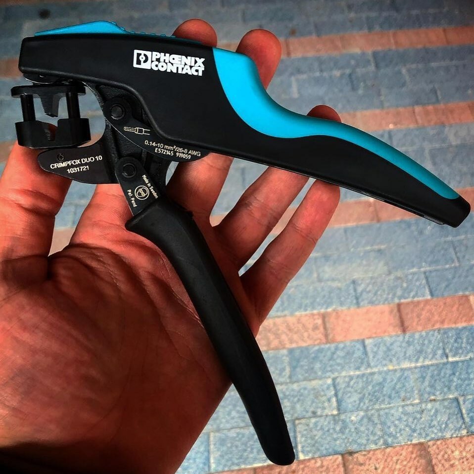 ToolsPremium's tweet image. Posted @withregram • @tools.95 Crimpatrice professionale bi-funzionale , robusta e maneggevole 😍
————————————————
#lovetools #professionaltools #toolsoftheday #electrician #industrialelectrician #elettricista #crimpferrule #ferrulecrimper #phoenixcontact #pliers #crimpingpliers