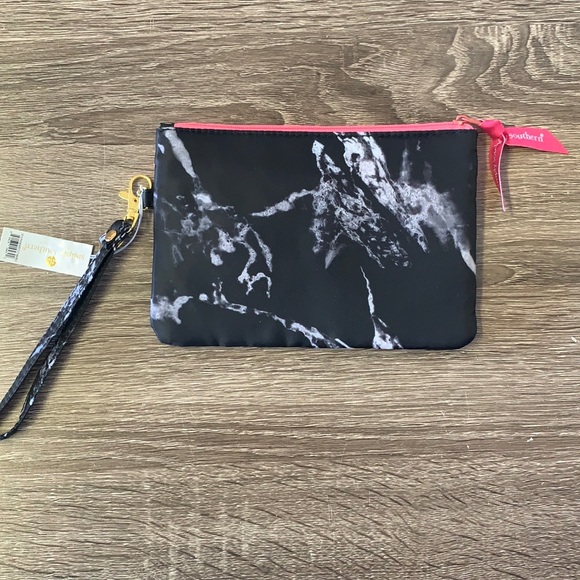 te_andra's tweet image. So good I had to share! Check out all the items I'm loving on @Poshmarkapp from @ABoldInspo #poshmark #fashion #style #shopmycloset #danabuchman #freepeople: posh.mk/2WaSvEvFMkb